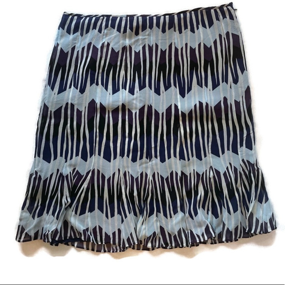 Kenneth Cole Reaction Women's Blue's with Gray, All Over Printed Skirt Size 8